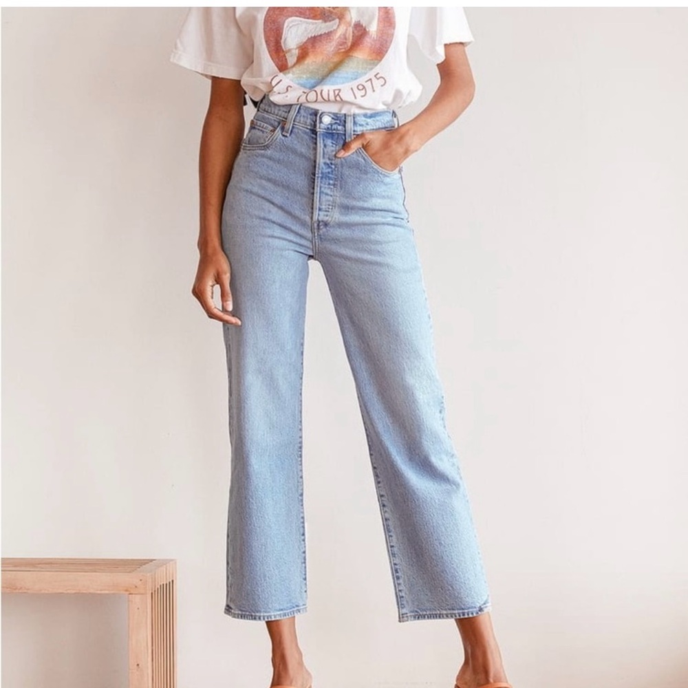 Levi’s Ribcage Straight Ankle Light Wash Jeans